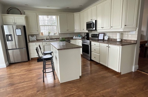 Augustine Cove Other | Charming Farmhouse on 2 acres, Sleeps 8. Only 5 mins from the beach