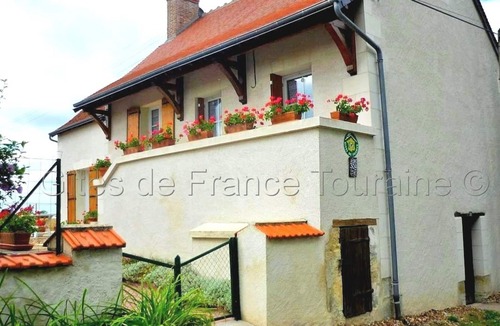 Amboise Cottage | Charming Farmhouse Close to Historic Amboise - Sleeps 4, Fully Equipped, Ideal for Loire Valley Explorers