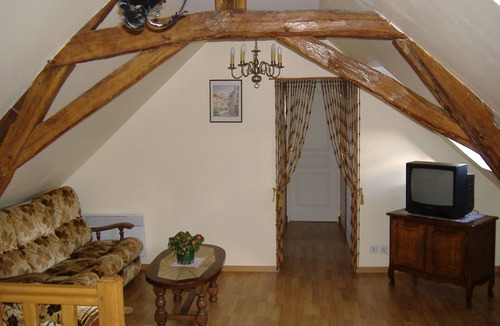 Le Bailleul Cottage | Charming Farmhouse: Nature Retreat, 3 Bedrooms, Garden, BBQ, Near A11, Paris/Nantes Access