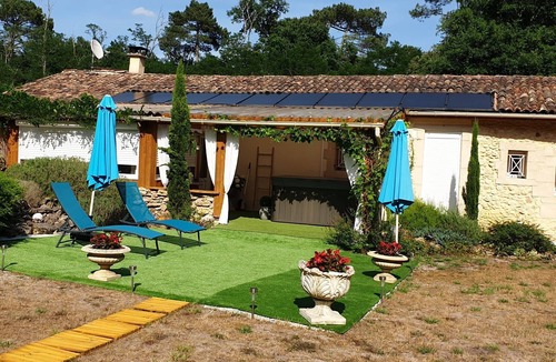 Noaillan House | Charming farmhouse in a green setting