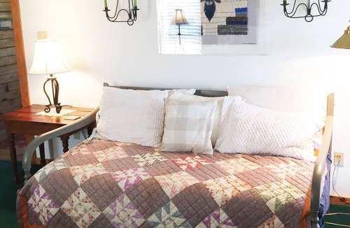 Carmine Other | Charming Farmhouse Near Round Top sleeps 9