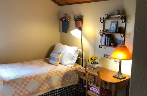 Carmine Other | Charming Farmhouse Near Round Top sleeps 9