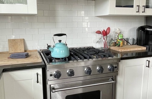 Petaluma Cottage | Charming Farmhouse on Organic Cattle Ranch