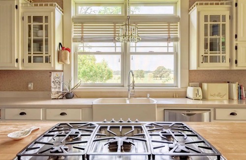 Crockett House | Charming Farmhouse on 11 acres