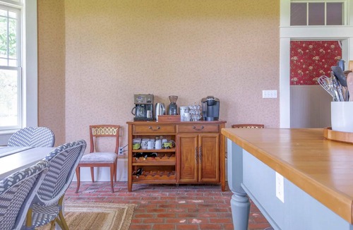 Crockett House | Charming Farmhouse on 11 acres