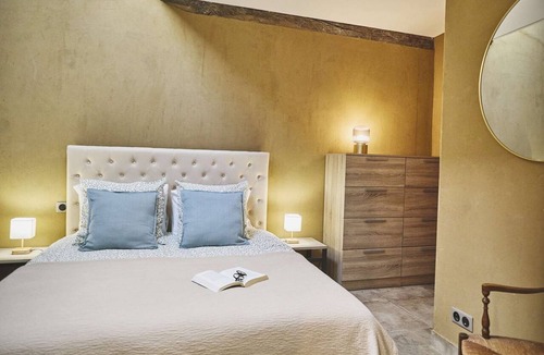 Gressey House | Charming farmhouse - sleeps 13 - 1 hour from Paris