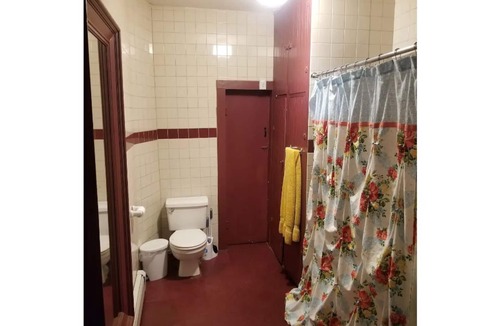 Parish Other | Charming farmhouse sleeps 11 just 4 miles from Salmon River!