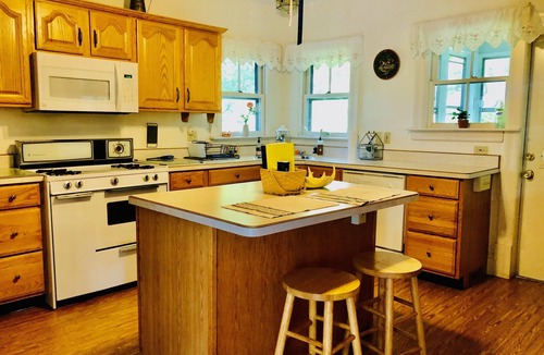 Worthington Other | Charming Farmhouse - quiet, private & peaceful