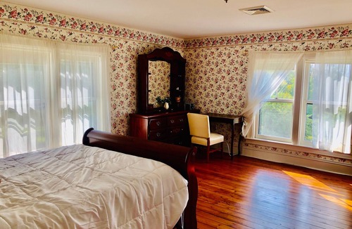 Worthington Other | Charming Farmhouse - quiet, private & peaceful