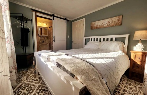 Arlington Other | Charming farmhouse with WiFi in Arlington