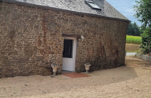 Carelles House | Charming farmhouse with exposed beams, fireplace and grounds not overlooked