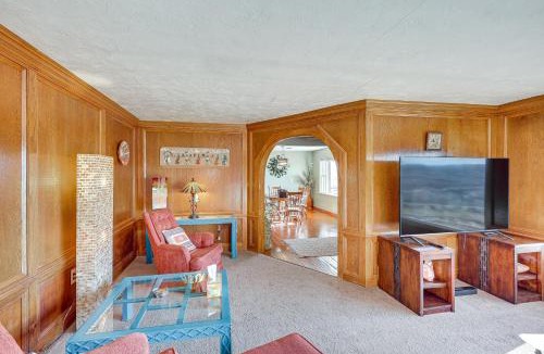 Farmington House | Charming Farmington Home ~ 16 Mi to Aztec Ruins!