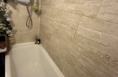 Edmonton Apartment | Charming Flat in North London