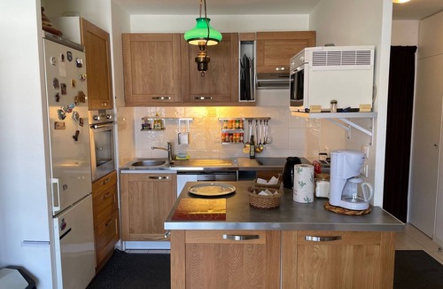 Saint-Ouen Apartment | Charming flat just outside Paris w Private free Parking