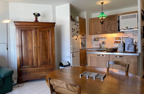 Saint-Ouen Apartment | Charming flat just outside Paris w Private free Parking