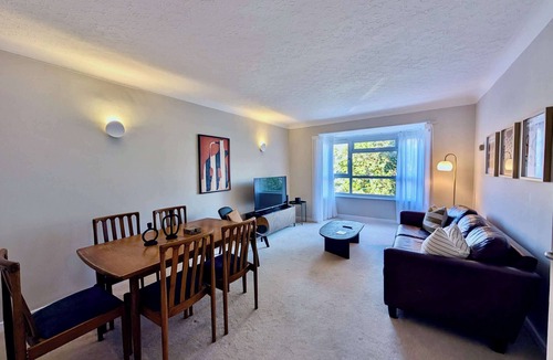 St. Mark's Apartment | Charming Flat Near London Attractions