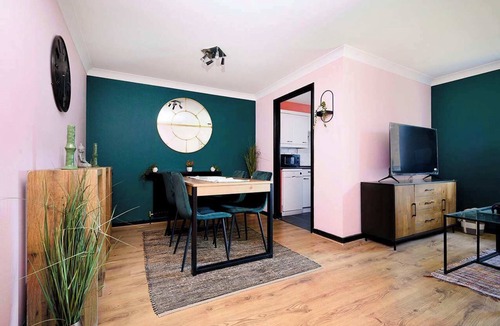 Bushey Apartment | Charming Flat near Harry Potter Studio