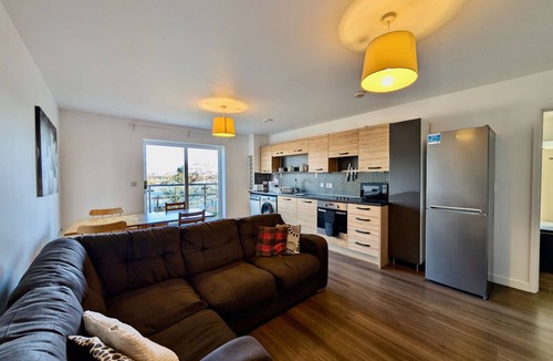 Greenford Broadway Apartment | Charming Flat With Amazing Balcony