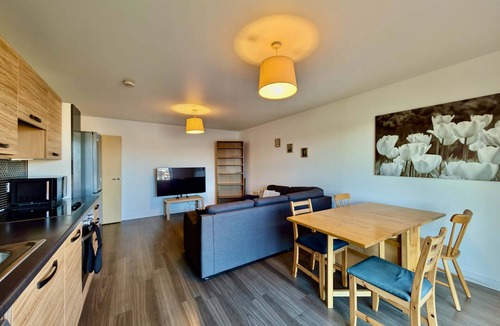 Greenford Broadway Apartment | Charming Flat With Amazing Balcony