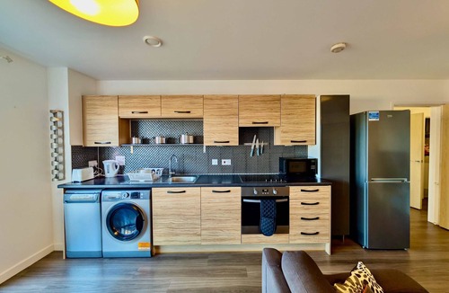 Greenford Broadway Apartment | Charming Flat With Amazing Balcony