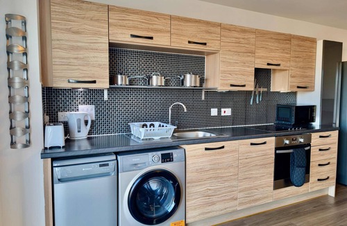 Greenford Broadway Apartment | Charming Flat With Amazing Balcony