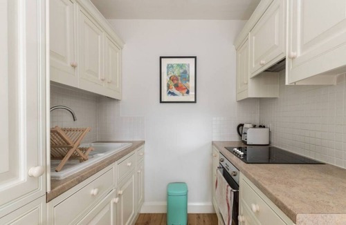 Warwick Apartment | Charming flat with balcony in Pimlico