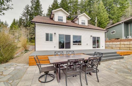 Florence House | Charming Florence Home w/Fire Pit & River Views!
