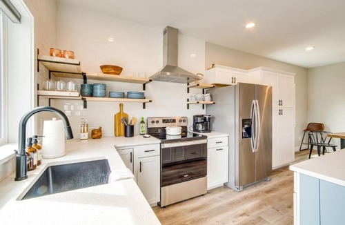 Florence House | Charming Florence Home w/Fire Pit & River Views!