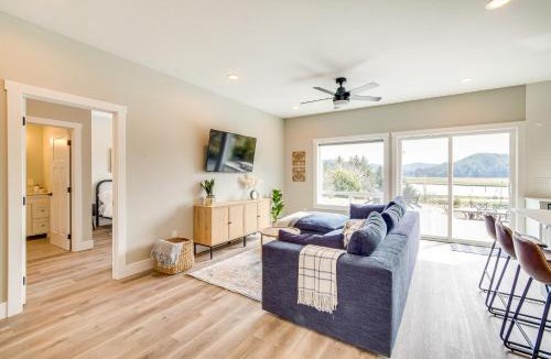 Florence House | Charming Florence Home w/Fire Pit & River Views!