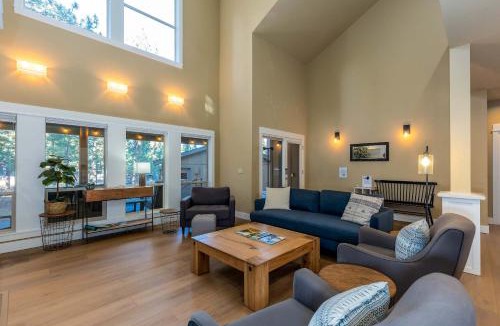 RiverWild House | Charming Forest Retreat - Steps from the Deschutes River Trail