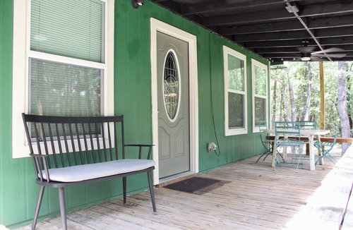 Hawkins House | Charming Forest Retreat with Modern Amenities – Perfect Getaway!