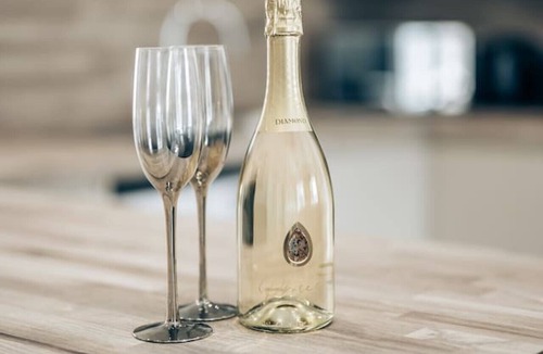 Forfar House | Charming Forfar House + Hot Tub