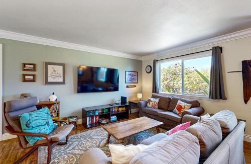 Cleone House | Charming Fort Bragg Home with Ping-Pong & Fire Pit