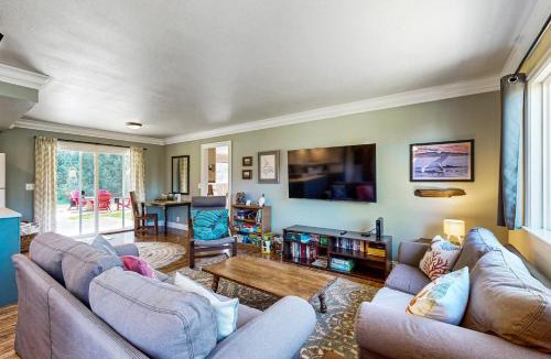 Cleone House | Charming Fort Bragg Home with Ping-Pong & Fire Pit