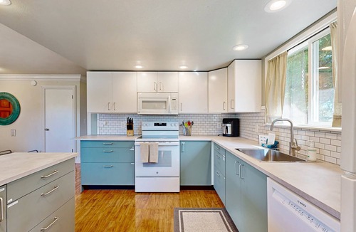 Cleone House | Charming Fort Bragg Home with Ping-Pong & Fire Pit