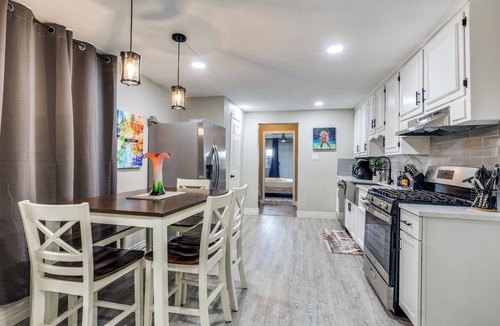 Fort Worth House | Charming Fort Worth Getaway Sleeps 10 Near TCU/Stockyards Patio & Yard