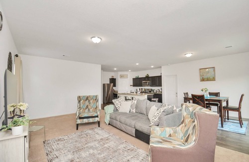 Katy House | CHARMING FOUR BEDROOMS BROOKSHIRE/KATY HOUSE WITH GYM.