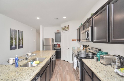 Katy House | CHARMING FOUR BEDROOMS BROOKSHIRE/KATY HOUSE WITH GYM.