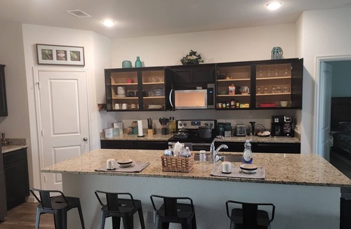 Katy House | CHARMING FOUR BEDROOMS BROOKSHIRE/KATY HOUSE WITH GYM.