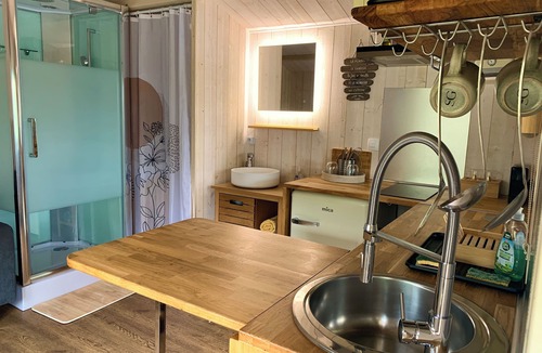 Carrieres-sous-Poissy Ski Chalet | Charming chalet on an island 30min from Paris
