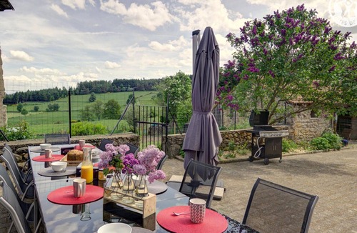 Chalmazel-Jeansagniere Cottage | Charming renovated farmhouse, large garden, 8 bedrooms