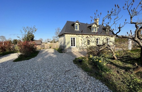Fiquefleur-Equainville House | Charming restored Normandy farmhouse in a quiet location with swimming pool