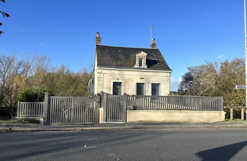 La Chapelle-sur-Loire Cottage | Charming Loire Cottage: Spa, Garden, Parking