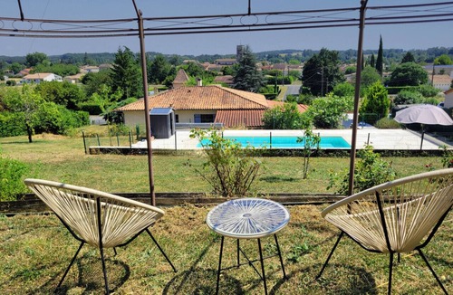 La Sauvetat-du-Dropt House | Charming cottage with pool, air-Con, views & high speed WiFi