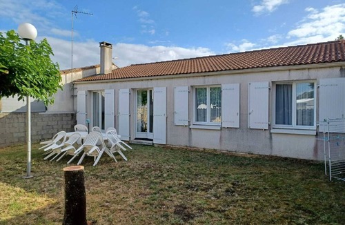 Le Grand-Village-Plage House | Charming Amicis house, just a few steps from the beach!