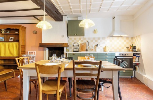 Moret-sur-Loing Cottage | Charming renovated air-conditioned cottage, historic center of Moret-sur-Loing