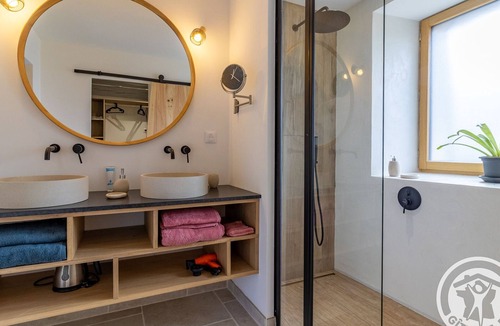 La Roche Foulques Bed & Breakfast | Charming Guest Room with Pool near Angers Expo - Tranquil Setting, Private Terrace