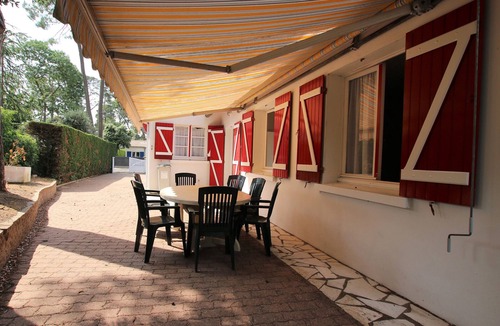 Saint-Brevin-l'Ocean House | Charming Coastal Home with Garden, Near Shops & Beach, Pet-Friendly