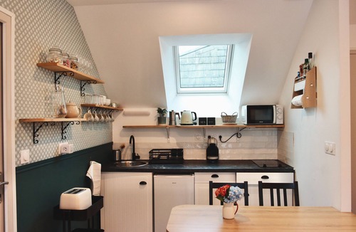 Saint-Meloir-des-Ondes Apartment | Charming 2-bedroom apartment heart of town 5km from beaches