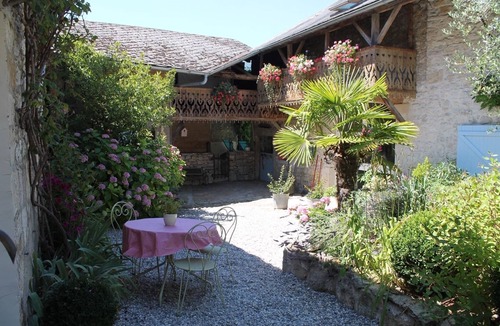 Saint-Martin-de-Bavel Cottage | Charming stone cottage with sauna, pool, near the Grand Colombier and lakes